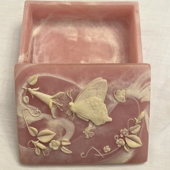 Rare Vintage Pink Incolay Trinket Jewelry Box 1974 Butterfly Flowers - Picture 3 of 8